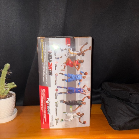 McFarlane LeBron 7” Actionfigure 2k19 - Picture 2 of 2